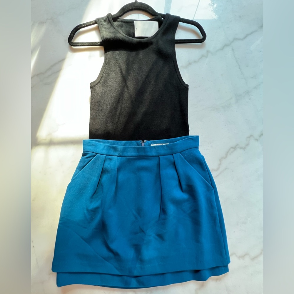 BB Dakota Blue Skirt size US6 (fits like a U.S. 27 or size 4/6).